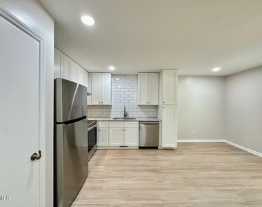 4050 Arckelton Drive - Photo Thumbnail 4