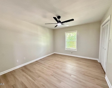 4050 Arckelton Drive - Photo Thumbnail 14