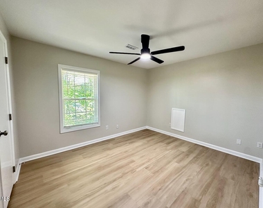 4050 Arckelton Drive - Photo Thumbnail 12