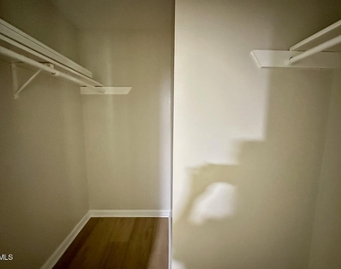 4050 Arckelton Drive - Photo Thumbnail 10