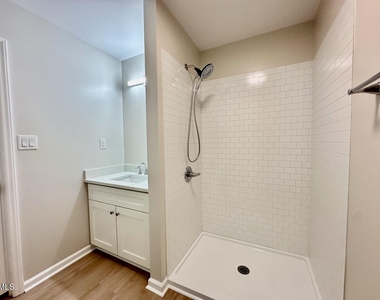 4050 Arckelton Drive - Photo Thumbnail 16