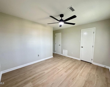4050 Arckelton Drive - Photo Thumbnail 11