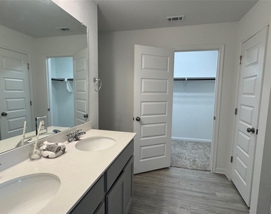 6915 Tiznow Ln - Photo Thumbnail 13