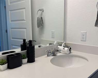 6915 Tiznow Ln - Photo Thumbnail 20