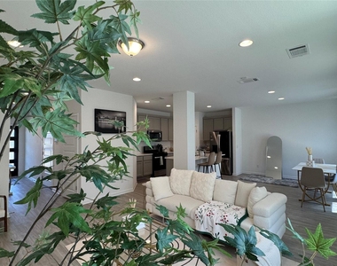 6915 Tiznow Ln - Photo Thumbnail 32
