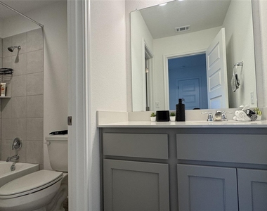 6915 Tiznow Ln - Photo Thumbnail 18