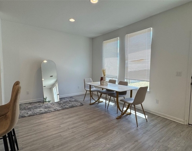 6915 Tiznow Ln - Photo Thumbnail 7