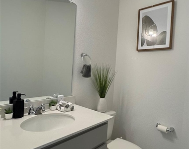 6915 Tiznow Ln - Photo Thumbnail 4
