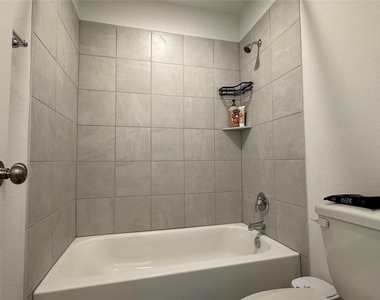 6915 Tiznow Ln - Photo Thumbnail 19