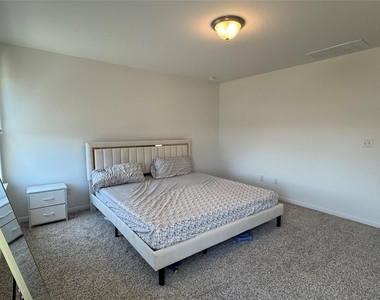 6915 Tiznow Ln - Photo Thumbnail 15