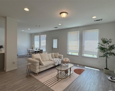 6915 Tiznow Ln - Photo Thumbnail 28