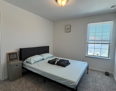 6915 Tiznow Ln - Photo Thumbnail 16