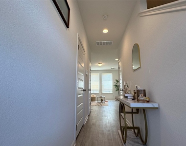 6915 Tiznow Ln - Photo Thumbnail 2