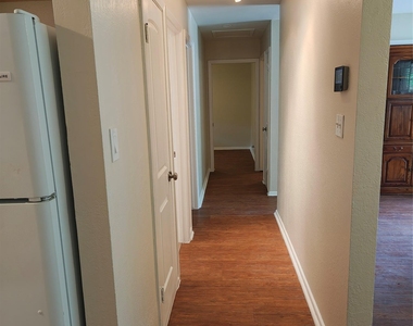 3207 Locke Ln - Photo Thumbnail 9