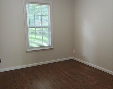 3207 Locke Ln - Photo Thumbnail 10