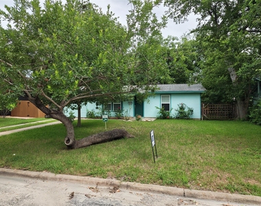 3207 Locke Ln - Photo Thumbnail 1
