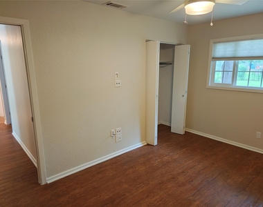 3207 Locke Ln - Photo Thumbnail 12