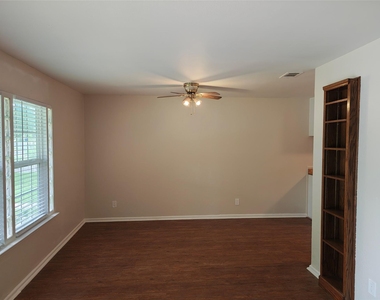 3207 Locke Ln - Photo Thumbnail 5