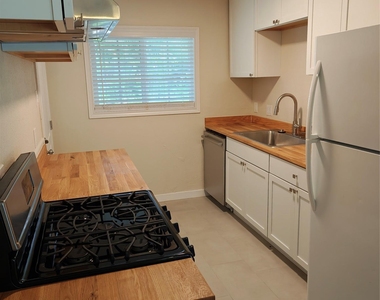 3207 Locke Ln - Photo Thumbnail 7