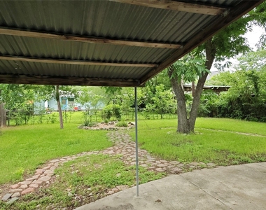 3207 Locke Ln - Photo Thumbnail 19