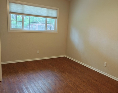 3207 Locke Ln - Photo Thumbnail 11