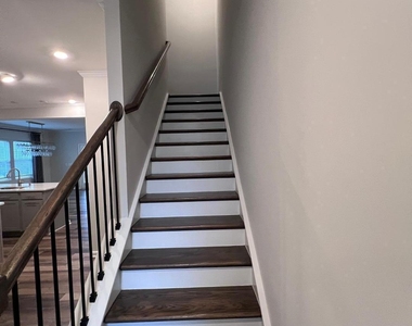 6422 Coda Court - Photo Thumbnail 9