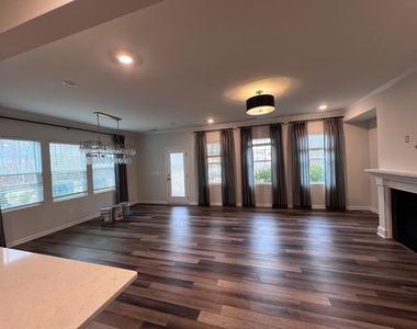 6422 Coda Court - Photo Thumbnail 4