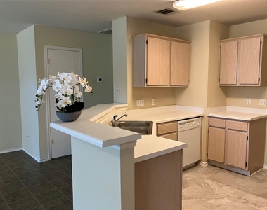 9629 Sugar Hill Dr - Photo Thumbnail 4