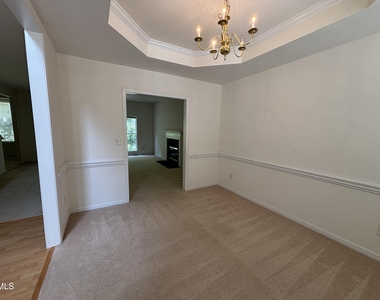 12 Bridgeport Drive - Photo Thumbnail 4