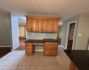 12 Bridgeport Drive - Photo Thumbnail 21
