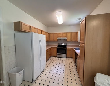 12 Bridgeport Drive - Photo Thumbnail 7
