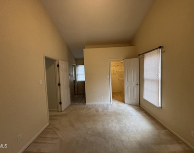 12 Bridgeport Drive - Photo Thumbnail 28