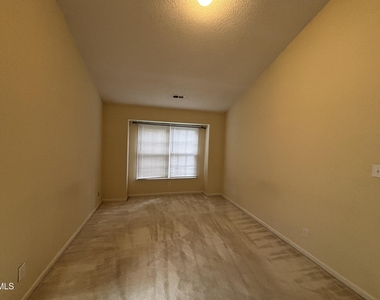 12 Bridgeport Drive - Photo Thumbnail 27