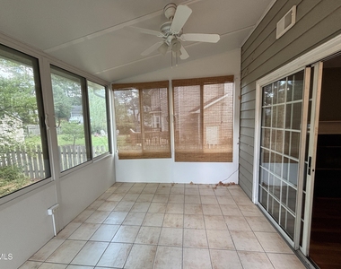 12 Bridgeport Drive - Photo Thumbnail 17