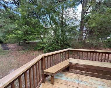 12 Bridgeport Drive - Photo Thumbnail 20
