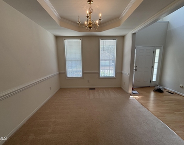 12 Bridgeport Drive - Photo Thumbnail 3
