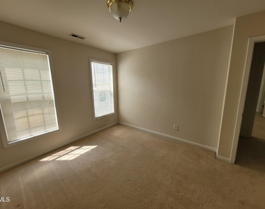 12 Bridgeport Drive - Photo Thumbnail 40