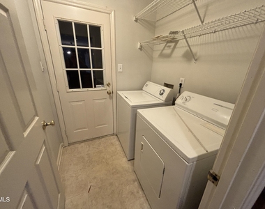 12 Bridgeport Drive - Photo Thumbnail 8