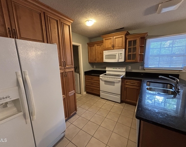 12 Bridgeport Drive - Photo Thumbnail 14
