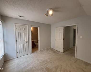 12 Bridgeport Drive - Photo Thumbnail 25