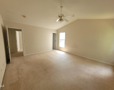 12 Bridgeport Drive - Photo Thumbnail 37