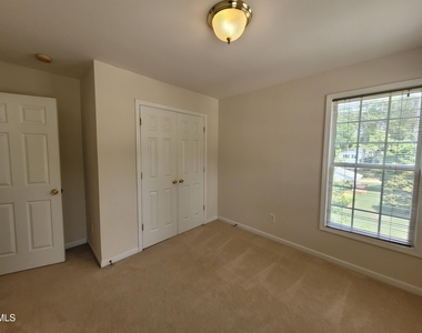 12 Bridgeport Drive - Photo Thumbnail 45