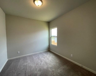 3629 Blue Cloud Dr - Photo Thumbnail 14