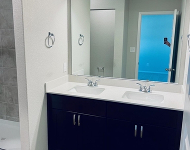 117 Huckleberry Ln - Photo Thumbnail 14