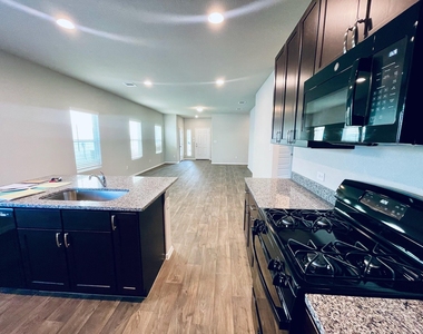 117 Huckleberry Ln - Photo Thumbnail 2