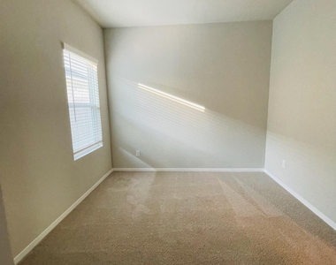 117 Huckleberry Ln - Photo Thumbnail 16