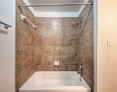 604 Spanish Oak Ter - Photo Thumbnail 28