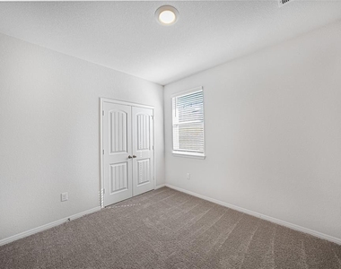 121 Mackinac Ln - Photo Thumbnail 9