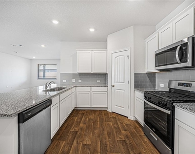 121 Mackinac Ln - Photo Thumbnail 1