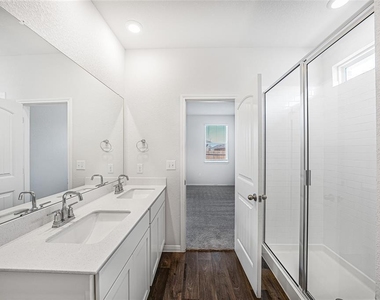 121 Mackinac Ln - Photo Thumbnail 7